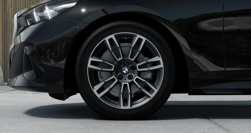 BMW Seria 5 cena 268999 przebieg: 5, rok produkcji 2024 z Baranów Sandomierski małe 92